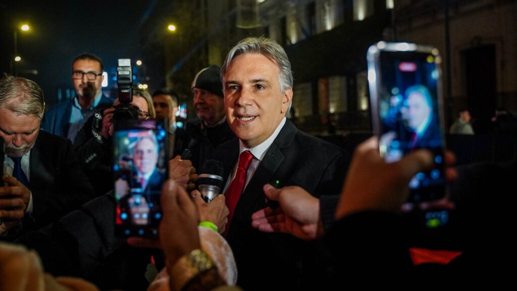 Martín Llaryora en los Premios Sur
