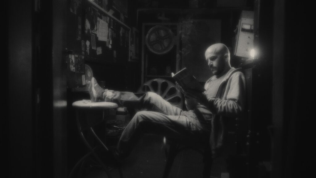 La noche está marchándose ya